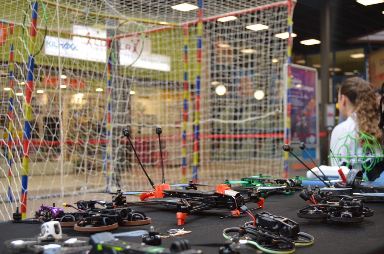 Exposición drones FPV Galicia Whoop League