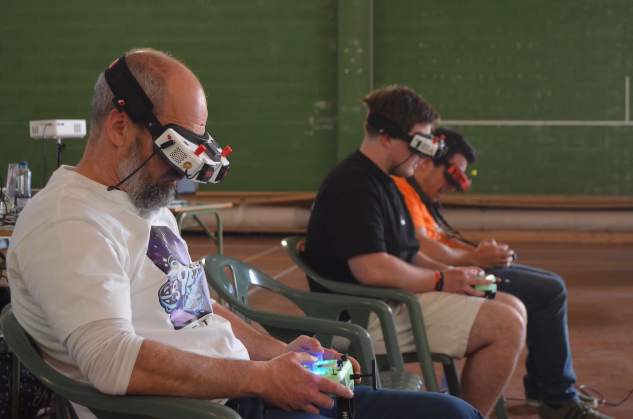 Pilotos FPV de Galicia Whoop League